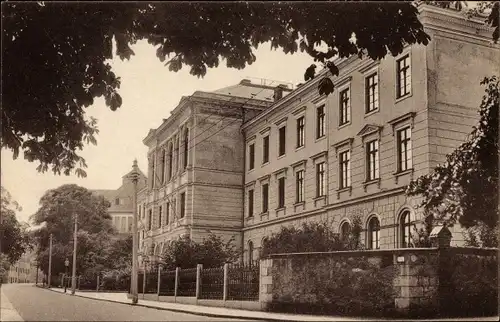 Ak Freiberg im Kreis Mittelsachsen, Straßenpartie mit Blick zum Gymnasium Albertinum