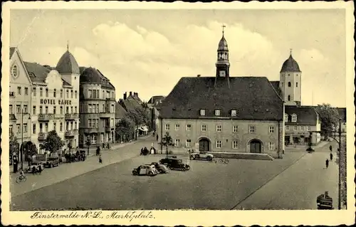 Ak Finsterwalde in der Niederlausitz, Marktplatz, Hotel Rauer