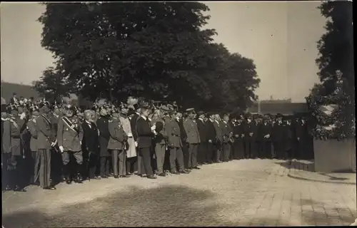 Ak König Ludwig III. von Bayern, Kronprinz Rupprecht und deutsche Soldaten lauschen einer Rede