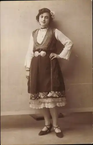 Foto Ak Frau in bulgarischer Tracht, Portrait