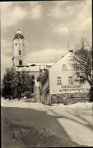 Ak Bad Brambach im Vogtland, Café Leicht, Kirche, Winter