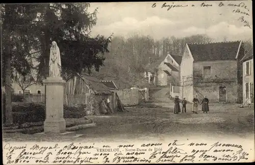 Ak Verdelot Seine et Marne, Statue de la Notre Dame de Pitié