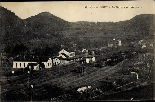 Ak Bort Les Orgues Corrèze, La Gare, vue intérieure d'oiseau, wagons marchandises