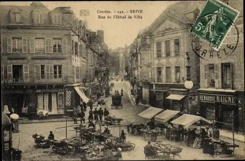 Ak Brive-la-Gaillarde Corrèze, Rue de l'Hôtel de Ville