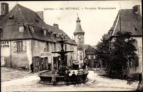 Ak Meymac Correze, Fontaine Monumentale, Café de Paris, enfants