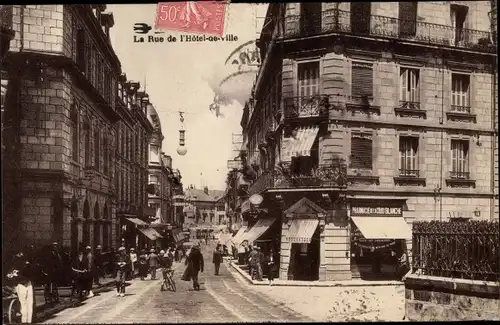 Ak Brive-la-Gaillarde Corrèze, Rue de l'Hôtel de Ville, Pharmacie de la Croix Blanche