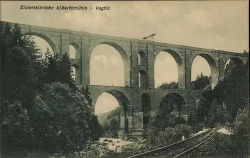 Ak Barthmühle Pöhl im Vogtland, Elstertalbrücke, Gleise