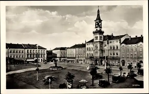 Ak Oelsnitz im Vogtland, Marktplatz mit altem Brunnen um 1930