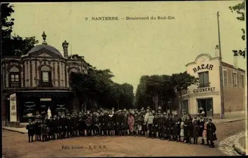 Ak Nanterre Hauts de Seine, Boulevard du Sud Est, Bazar Guigneret, Gruppenbild Kinder