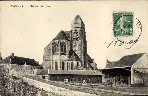 Ak Vaudoy-en-Brie Seine et Marne, L'Église, vue arrière