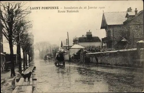 Ak Pomponne Seine et Marne, Inondation du 26 Janvier 1910, Route Nationale, coche, chien