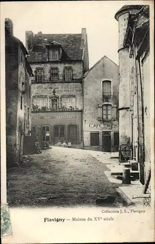 Ak Flavigny sur Ozerain Cote d'Or, Maison du XVe siècle, vue de facade, Café Thomas, Chaussures