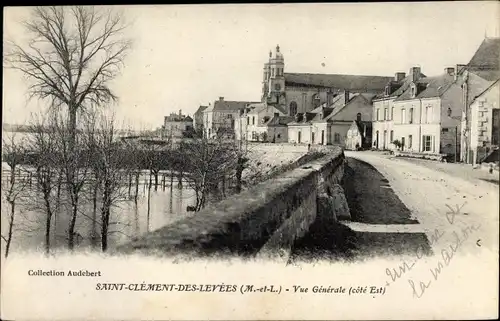 Ak Saint Clément des Levées Maine-et-Loire, Strassenansicht, Kirche