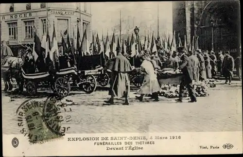 Ak Saint Denis Seine Saint Denis, Explosion de Ville 4 Mars 1916, Coursonnes devant l'Eglise