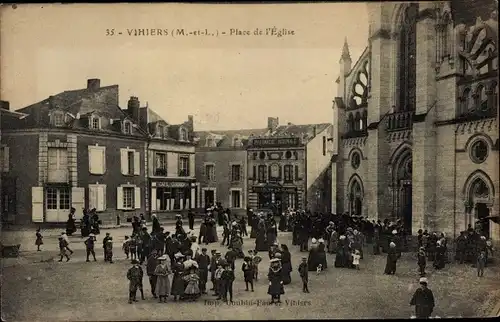 Ak Vihiers Maine et Loire, Partie an der Kirche