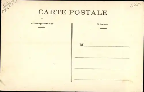 Ak Vihiers Maine et Loire, Le Champ de Foire et l'Hôtel de Ville, Kinder