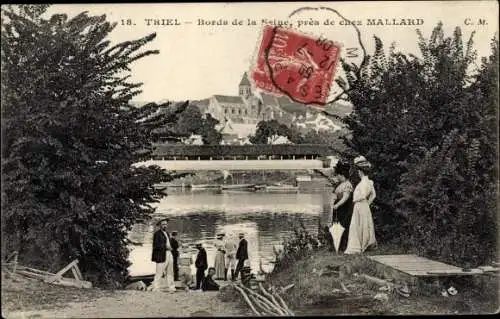 Ak Triel sur Seine Yvelines, Bords de la rivière, promeneurs