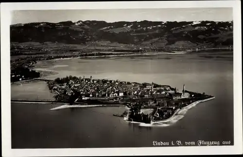 Ak Lindau am Bodensee Schwaben, Fliegeraufnahme der Insel, Gasthof Hoyerberg