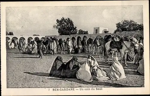 Ak Ben Gardane Tunesien, Un coin du Souk, Einheimische mit Kamelen
