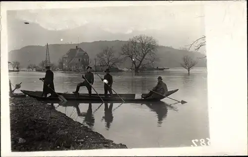 Foto Ak Mülheim an der Mosel, Hochwasser, Boot