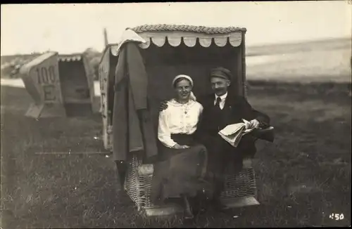 Foto Ak Paar im Strandkorb