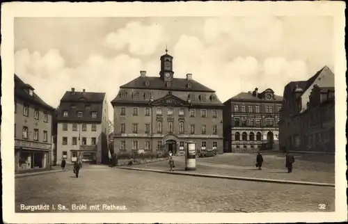 Ak Burgstädt in Sachsen, Brühl mit Rathaus