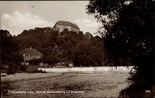 Ak Frankenberg an der Zschopau, Blick auf Schloss Sachsenburg, Wehr