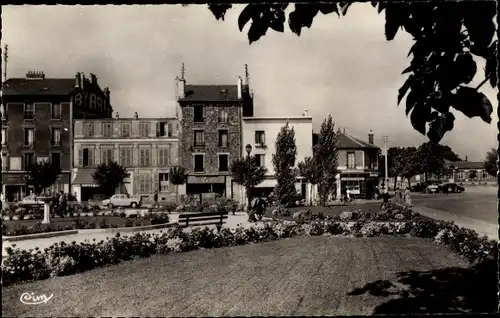 Ak Sevran Seine Saint Denis, Place Gaston Bussière