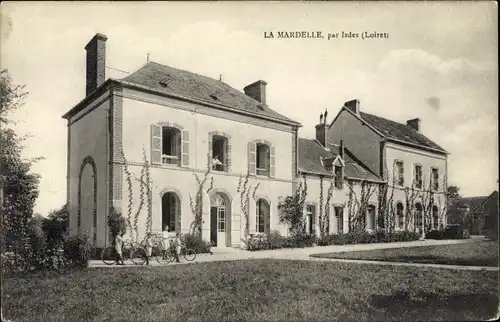Ak La Mardelle par Isdes Loiret, Blick auf eine Villa
