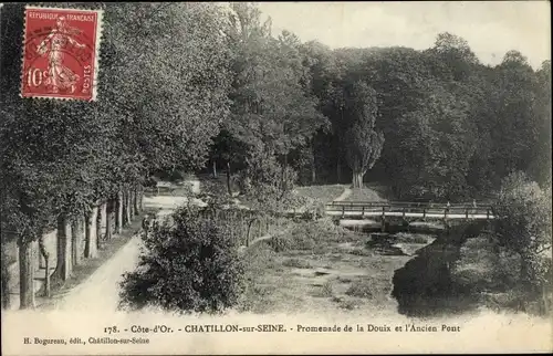 Ak Châtillon sur Seine Côte d’Or, Promenade de la Douix et l'Ancien Pont