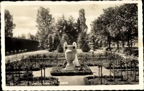 Ak Forst in der Niederlausitz, Wehrinsel, Partie im Rosenpark
