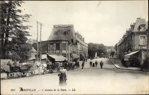 Ak Abbeville Somme, L'Avenue de la Gare, Kutschen