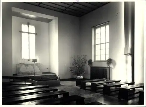 Foto Berlin Steglitz, Bert Sass, Kapelle auf dem Friedhof in der Bergstraße, Altar