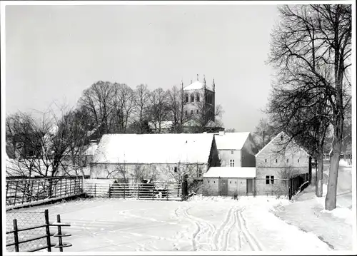 Foto Berlin Zehlendorf Wannsee, Bert Sass, Winterpartie mit Kirche