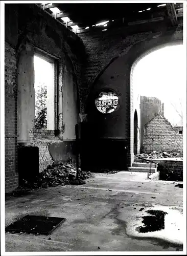 Foto Berlin Steglitz, Bert Sass, Kapelle auf dem Friedhof in der Bergstraße, Zerstörungen II. WK