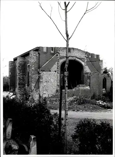 Foto Berlin Steglitz, Bert Sass, Kapelle auf dem Friedhof in der Bergstraße, Zerstörungen II. WK