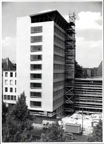 Foto Berlin Kreuzberg, Bert Sass, Rathaus im Bau