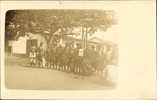 Foto Ak Deutsch-Südwestafrika, Bewaffnete Männer