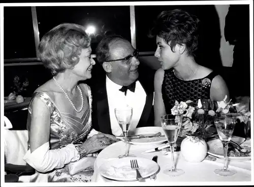 Foto Berlin, Bert Sass, Filmfestspiele Berlin, Schauspieler Walter Gross, Grethe Weiser, Sekt