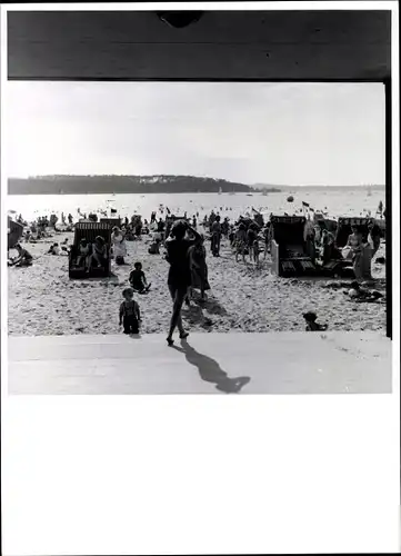 Foto Berlin Wannsee, Bert Sass, Strandpromenade am Wannsee, Strandkörbe