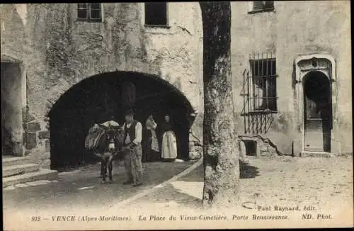 Ak Vence Alpes Maritimes, La Place du Vieux Cimetiere, Porte Renaissance