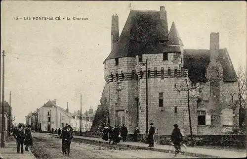 Ak Les Ponts de Cé Maine et Loire, Le Chateau