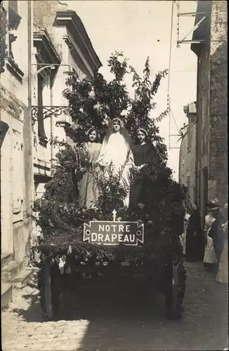 Foto Ak Maine et Loire, Fete du 13 Juillet 1913, Notre Drapeau, Festwagen