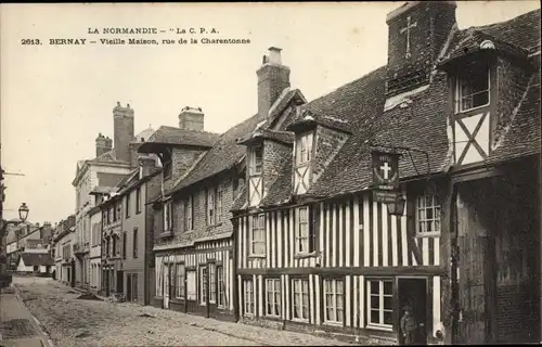 Ak Bernay Eure, Vieille Maison, rue de la Charentonne, Hôtel