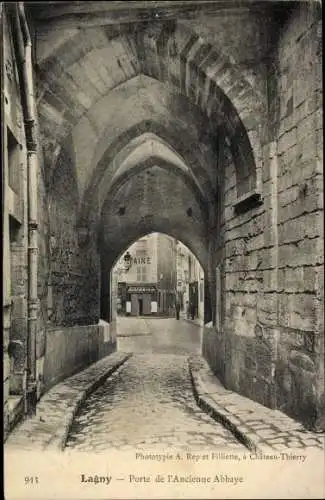 Ak Lagny Seine et Marne, Porte de l'ancienne Abbaye