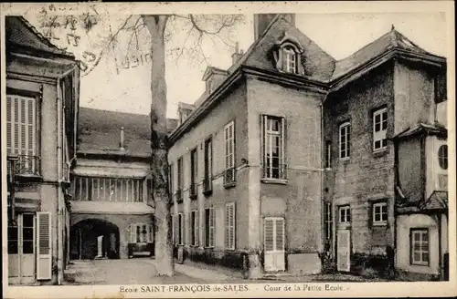 Ak Saint Francoise de Sales Côte-d’Or, Ecole, Cour de la Petite Ecole