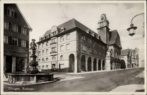 Ak Ebingen Albstadt Zollernalbkreis, Marktplatz mit Rathaus, Brunnen, Handlung Siegmann