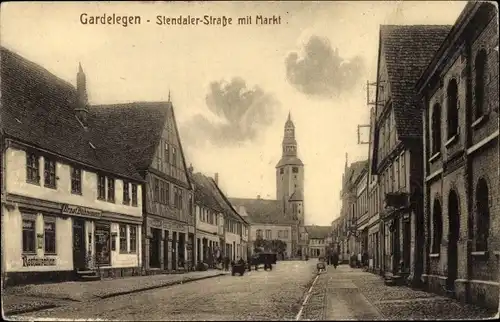 Ak Gardelegen im Altmarkkreis Salzwedel, Stendaler Straße mit Markt