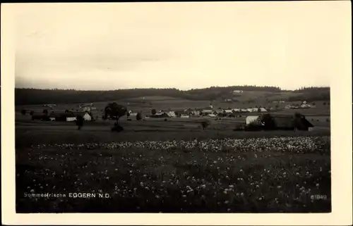 Foto Ak Eggern in Niederösterreich, Ortschaft mit Landschaftsblick