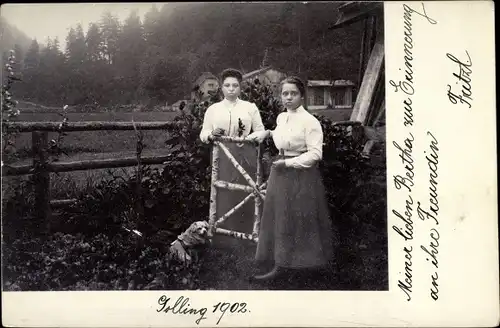 Foto Ak Golling an der Salzach in Salzburg, Gartenpartie, Zwei Frauen mit Hund, Bertha, Fritzl